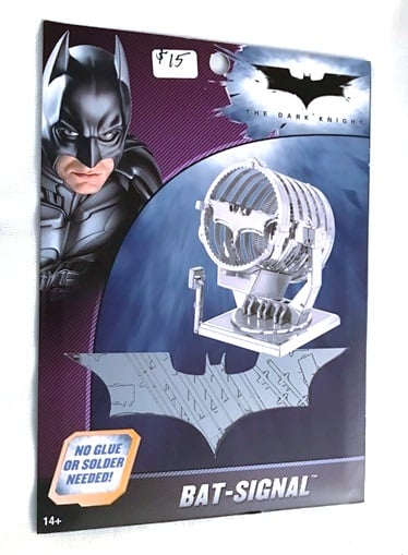 Metal Earth: Batman Bat Signal